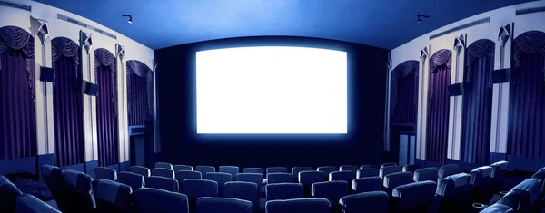 Tela Cinema Frente Filas Assentos Cinema Mostrando Tela Branca Projetada — Fotografia de Stock