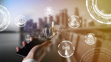 Modern yaratıcı telekomünikasyon ve internet ağı akıllı şehirde birleşiyor. 5G kablosuz dijital bağlantı ve gelecekteki şeylerin interneti kavramı.