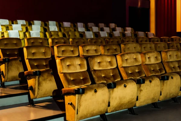 Una Fila Asiento Amarillo Con Palomitas Maíz Silla Cine — Foto de Stock