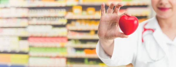 Dottore Con Cuore Rosso Ufficio Concetto Assistenza Sanitaria Medica Servizio — Foto Stock