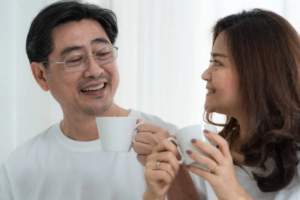 Glückliches Asiatisches Seniorenpaar Das Gute Zeit Hause Hat Seniorenruhestand Und — Stockfoto