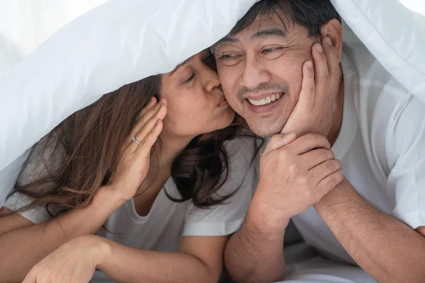 Feliz Asiático Casal Sênior Ter Bom Tempo Casa Reforma Dos — Fotografia de Stock