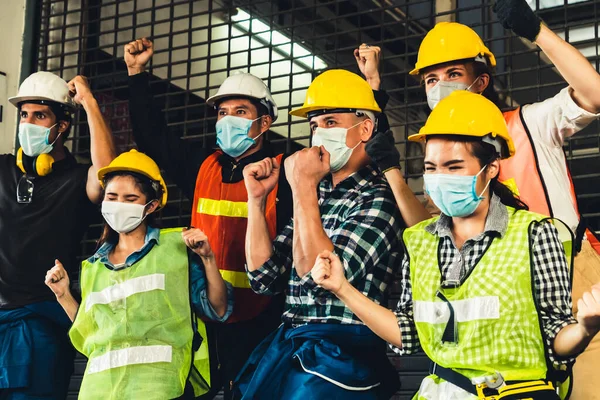 Trabalhadores Fábrica Com Alta Moral Para Combater Surto Doença Por — Fotografia de Stock