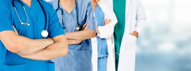 2019 Coronavirus hastalığı ya da COVID-19 ile savaşmak için hastanede çalışan bir doktor. Profesyonel sağlık görevlileri doktor, hemşire ya da cerrah. Corona Virüsü Tıbbi Bakım ve Koruma Konsepti.