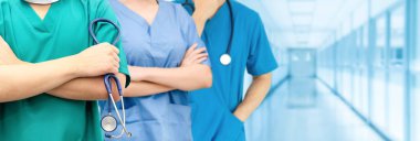 2019 Coronavirus hastalığı ya da COVID-19 ile savaşmak için hastanede çalışan bir doktor. Profesyonel sağlık görevlileri doktor, hemşire ya da cerrah. Corona Virüsü Tıbbi Bakım ve Koruma Konsepti.