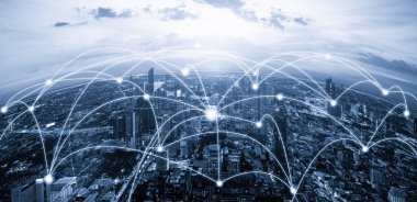 Modern yaratıcı telekomünikasyon ve internet ağı akıllı şehirde birleşiyor. 5G kablosuz dijital bağlantı ve gelecekteki şeylerin interneti kavramı.