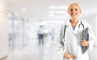 2019 Coronavirus hastalığı ya da COVID-19 ile savaşmak için hastanede çalışan bir doktor. Profesyonel sağlık görevlileri doktor, hemşire ya da cerrah. Corona Virüsü Tıbbi Bakım ve Koruma Konsepti.