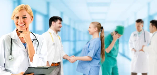 Врач Работающий Больнице Борьбы Коронавирусом 2019 Года Covid Профессиональное Здравоохранение — стоковое фото