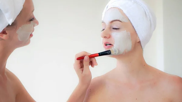 Beautiful Woman Having Facial Cosmetic Scrub Treatment Wellness Spa Aging — Stock Photo, Image