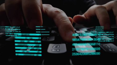 Grafik kullanıcı arayüzü GUI hologramı ile dizüstü bilgisayar klavyesinde çalışan adam büyük veri bilimi teknolojisi, dijital ağ bağlantısı ve bilgisayar programlama algoritması kavramlarını gösteriyor.