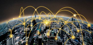 Modern yaratıcı telekomünikasyon ve internet ağı akıllı şehirde birleşiyor. 5G kablosuz dijital bağlantı ve gelecekteki şeylerin interneti kavramı.