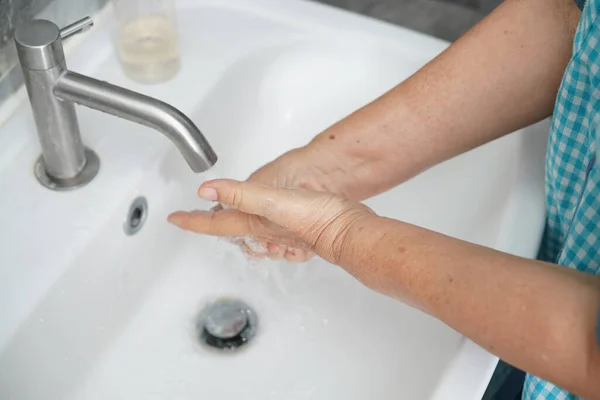 Senior Woman Wash Hand Prevention Novel Coronavirus Disease 2019 Covid — Stock Photo, Image