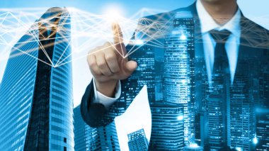 Modern yaratıcı telekomünikasyon ve internet ağı akıllı şehirde birleşiyor. 5G kablosuz dijital bağlantı ve gelecekteki şeylerin interneti kavramı.