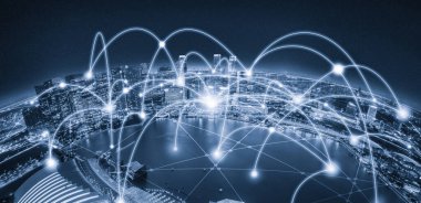 Modern yaratıcı telekomünikasyon ve internet ağı akıllı şehirde birleşiyor. 5G kablosuz dijital bağlantı ve gelecekteki şeylerin interneti kavramı.