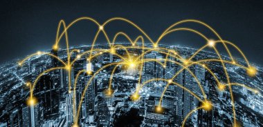 Modern yaratıcı telekomünikasyon ve internet ağı akıllı şehirde birleşiyor. 5G kablosuz dijital bağlantı ve gelecekteki şeylerin interneti kavramı.