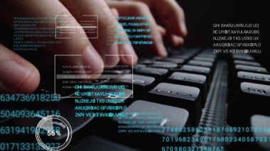 Grafik kullanıcı arayüzü GUI hologramı ile dizüstü bilgisayar klavyesinde çalışan adam büyük veri bilimi teknolojisi, dijital ağ bağlantısı ve bilgisayar programlama algoritması kavramlarını gösteriyor.