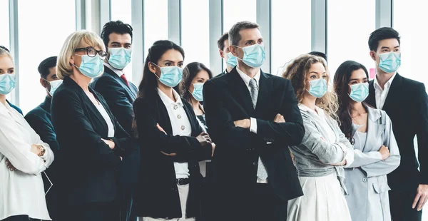 Selbstbewusste Geschäftsleute Mit Gesichtsmaske Schützen Vor Coronavirus Oder Covid Konzept — Stockfoto