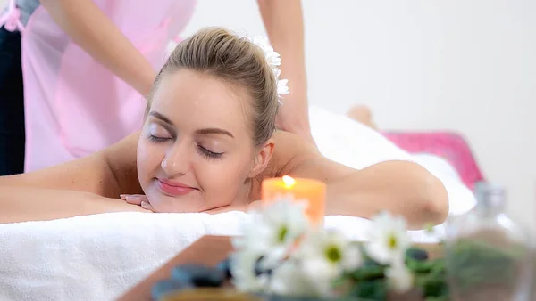 Relaxed Woman Getting Back Massage Luxury Spa Professional Massage Therapist — Stock Photo, Image