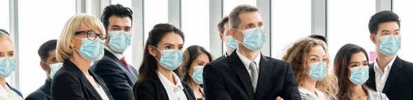 Selbstbewusste Geschäftsleute Mit Gesichtsmaske Schützen Vor Coronavirus Oder Covid Konzept — Stockfoto