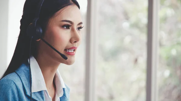 Agente Dell Assistenza Clienti Call Center Con Cuffie Funziona Sul — Foto Stock
