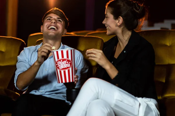 Homem Mulher Assistindo Filme Cinema Cinema Grupo Atividade Recreação Conceito — Fotografia de Stock