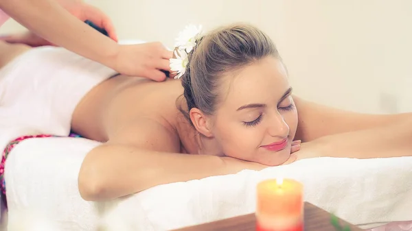 Relaxed Woman Getting Back Massage Luxury Spa Professional Massage Therapist — Stock Photo, Image