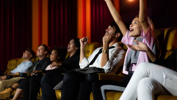 Gente Guarda Film Cinema Attività Ricreative Gruppo Concetto Intrattenimento — Foto Stock