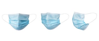 Tıbbi yüz maskesi beyaz arka planda izole edilmiş. Yüz maskesi ve kulak ipinin etrafında kesik izleri var. COVID-19 veya Coronavirus Hastalığı kavramı. Yüz maskesi takarak önleme 2019..