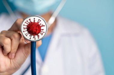 Coronavirus COVID 19 tıbbi test aşısı araştırma ve geliştirme konsepti. COVID-19 için ilaç tedavisi üretmek üzere Coronavirus antikor bilimsel örneklerini inceleyen ve analiz eden bilim insanları.