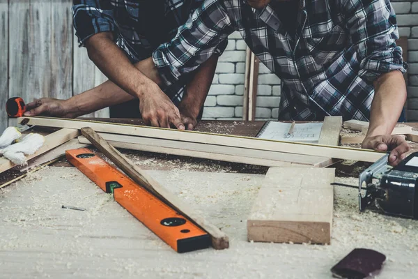 Menuisier Travaillant Sur Artisanat Bois Atelier Pour Produire Des Matériaux — Photo