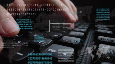 Grafik kullanıcı arayüzü GUI hologramı ile dizüstü bilgisayar klavyesinde çalışan adam büyük veri bilimi teknolojisi, dijital ağ bağlantısı ve bilgisayar programlama algoritması kavramlarını gösteriyor.