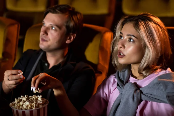 Caucasian Lover Enjoying Watch Movie Eating Popcorn Together Cinema — Stock Photo, Image