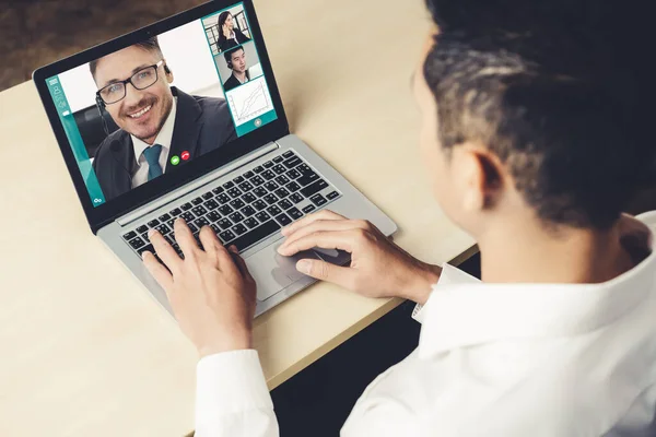 Videollamada Gente Negocios Reuniéndose Lugar Trabajo Virtual Oficina Remota Teleconferencia —  Fotos de Stock